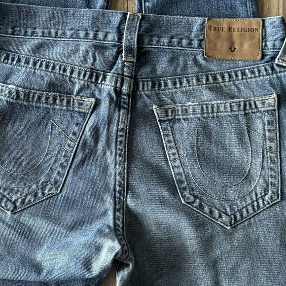 True Religion men’s Logan Relaxed Taper Size 31 Medium Wash Straight Leg - Picture 7 of 13